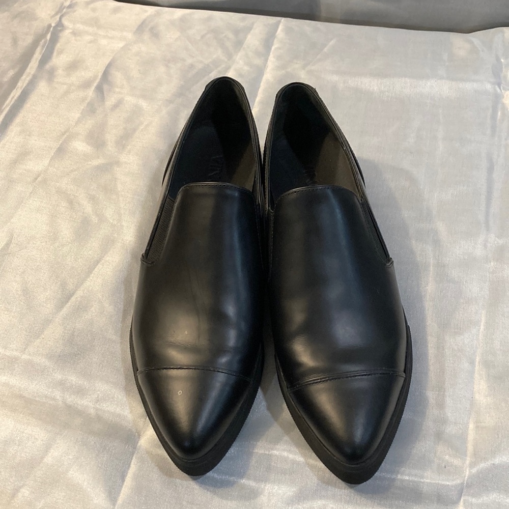 Vince Paevre slip on Pointed toe black loafers size 7.5 heel 3/4 inch